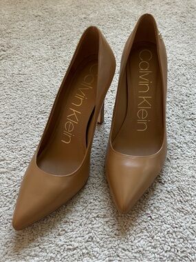 *SOLD* Calvin Klein Women's Brown Pointed-Toe Leather Pumps